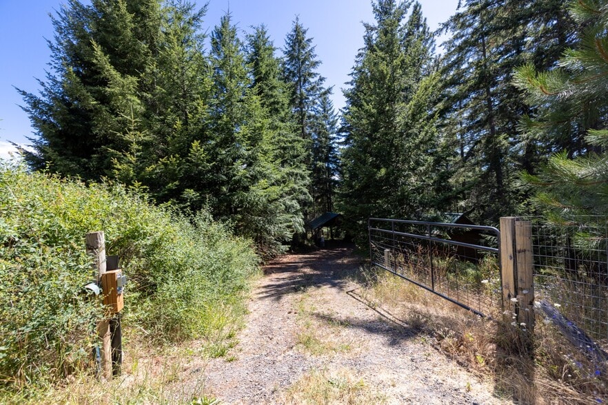 More Photos Of 82 Meadows Loop, Lyle Specialty For Sale