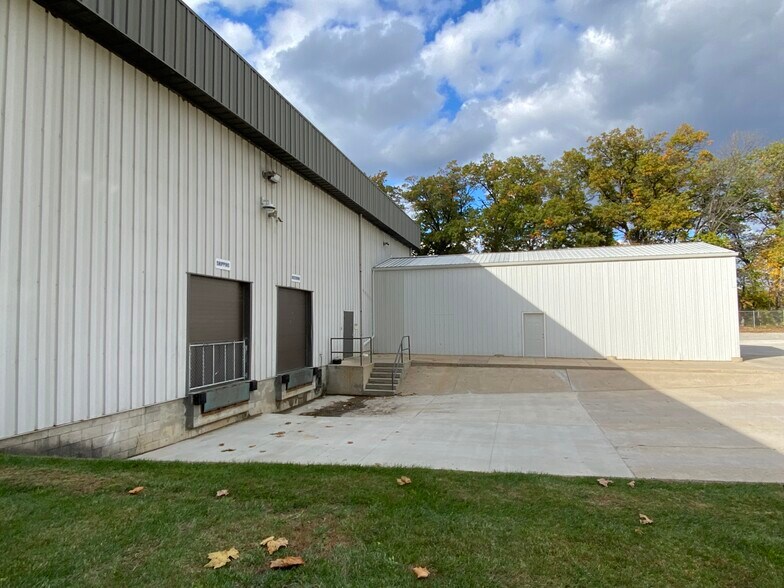 More Photos Of 404 N Byrne Rd, Toledo Warehouse For Sale