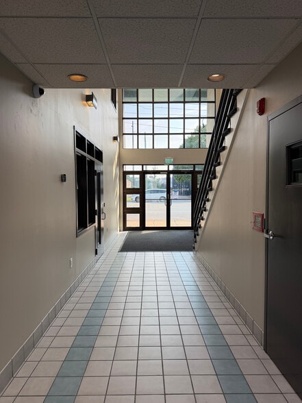 More Photos Of 303 Market St, Kingston Office For Lease