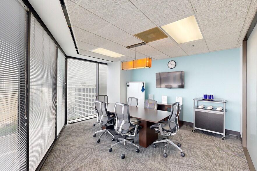 More Photos Of 650 Poydras St, New Orleans Coworking Space