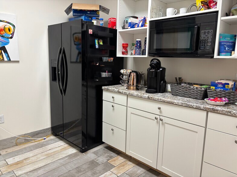 More Photos Of 3530-3560 S Main St, Salt Lake City Showroom For Lease