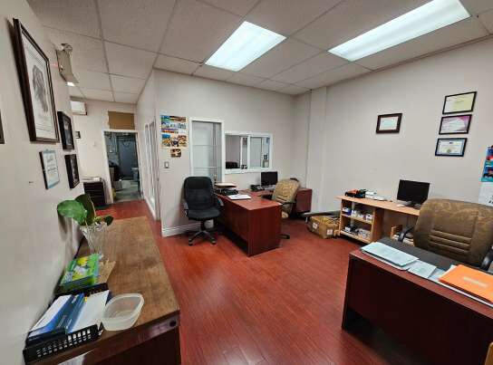 More Photos Of 2355 Derry Rd E, Mississauga Office For Sale