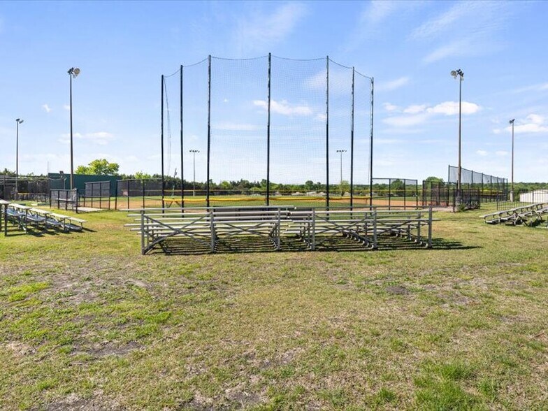 More Photos Of 505 County Line Rd, Rockwall Flex For Sale