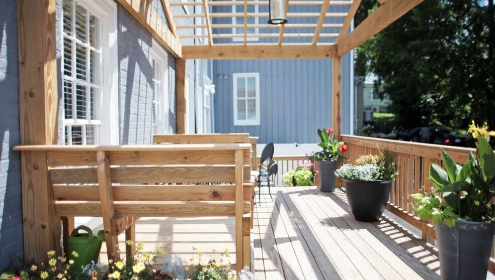 More Photos Of 2 S Court St, Luray Hospitality For Sale