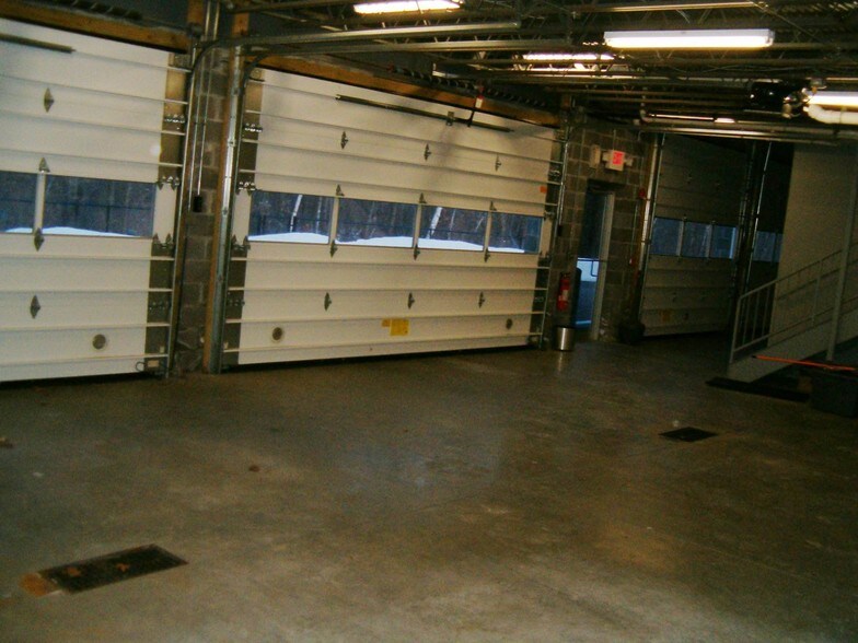 More Photos Of 282 N Broadway, Salem Auto Dealership For Lease