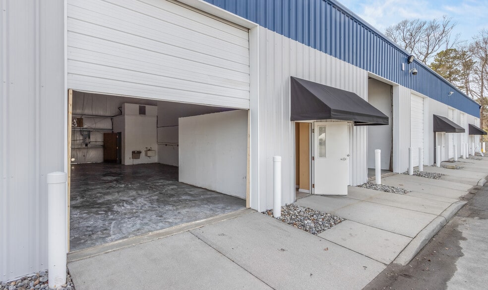 More Photos Of 1309 Virginia Beach Blvd, Virginia Beach Service For Sale