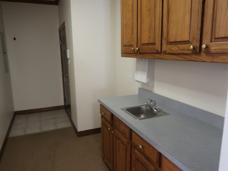 More Photos Of 124 W Harwood Rd, Hurst Medical For Lease