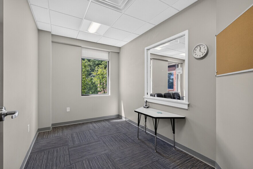 More Photos Of 51 Webb Pl, Dover Office For Sale