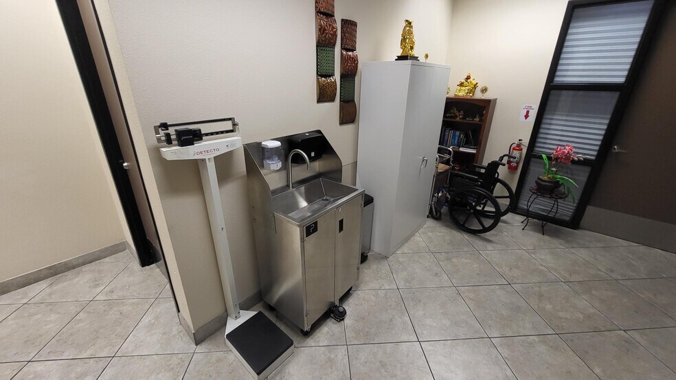More Photos Of 2610-2620 S Jones Blvd, Las Vegas Medical For Sale