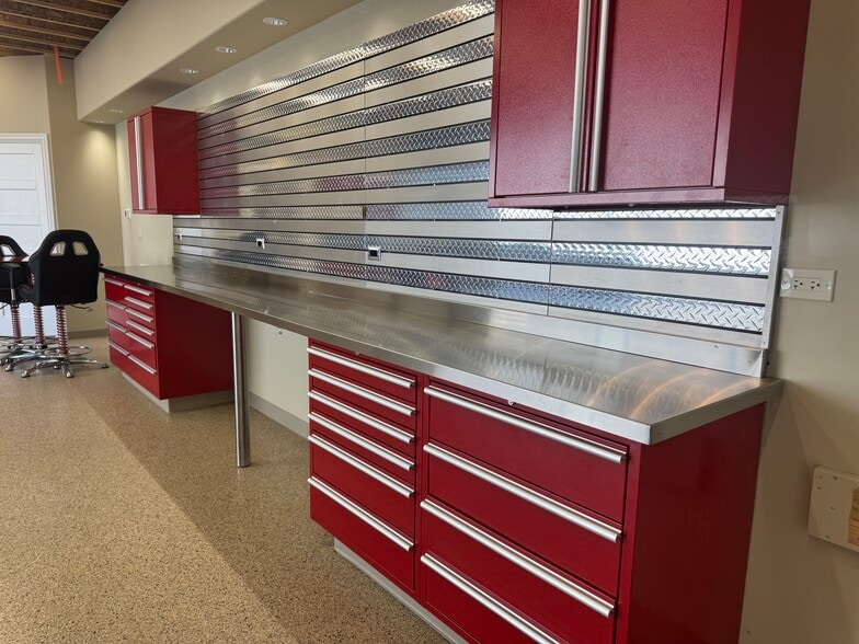 More Photos Of 2256 Ferry Rd, Naperville Flex For Sale