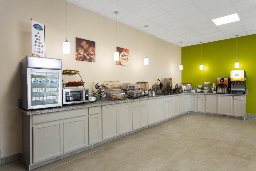 More Photos Of 710 Market St, Cheraw Hotel For Sale