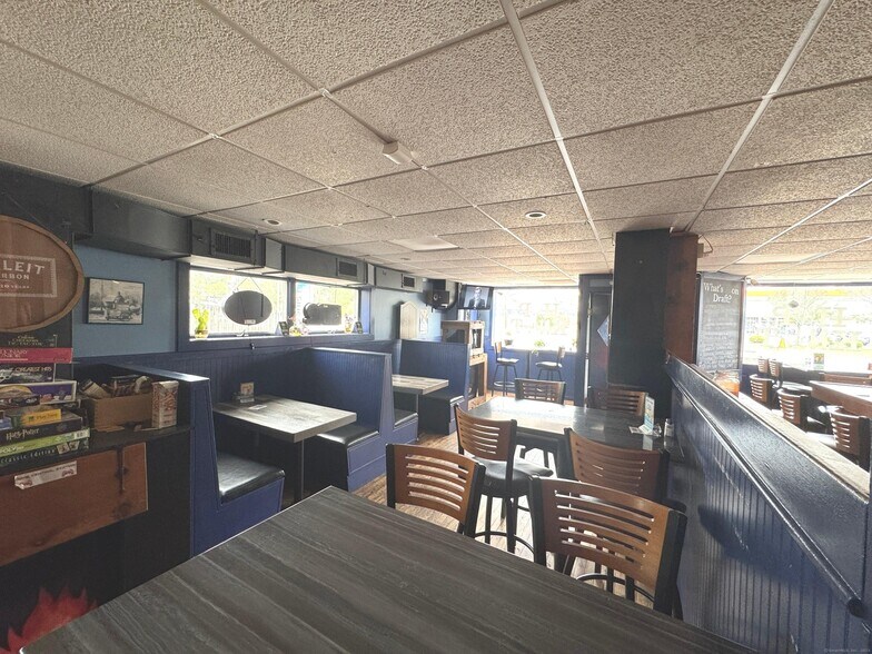 More Photos Of 164 Main St, Portland Restaurant For Sale