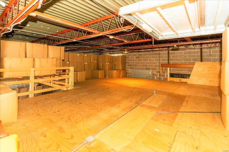 More Photos Of 9979 Watson Rd, Saint Louis Storefront Retail Office For Sale