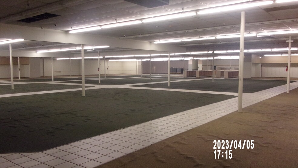 More Photos Of 1656 Martin Luther King Blvd N, Greenville Department Store For Sale