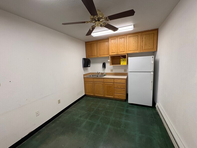 More Photos Of 218 E 50th St, Garden City Warehouse For Lease