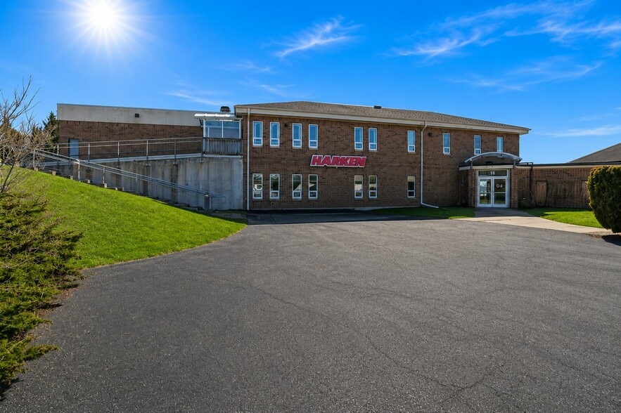 More Photos Of 19 John Clarke Rd, Middletown Office For Sale