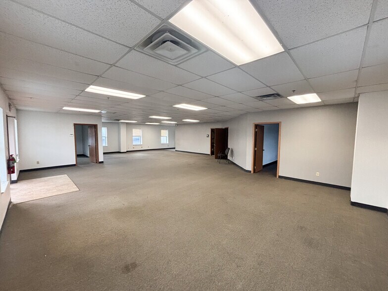 More Photos Of 1551 W Skyline Ave, Ozark Industrial For Lease