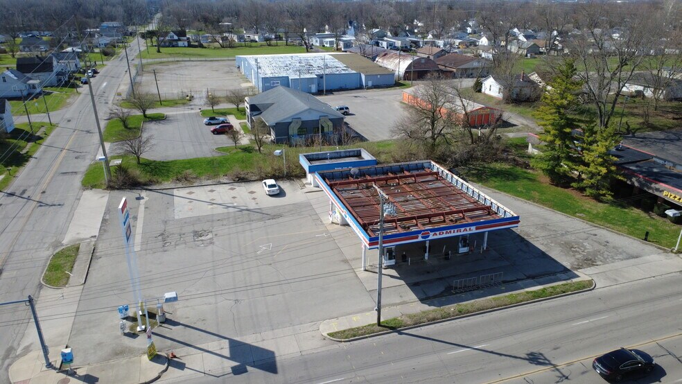 More Photos Of 701 W Memorial Dr, Muncie Service Station For Lease