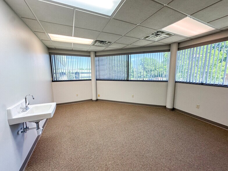 More Photos Of 600 3rd St N, La Crosse Office For Lease