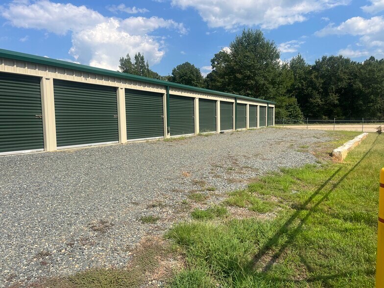 More Photos Of 1625 N US Highway 59, Linden Freestanding For Sale