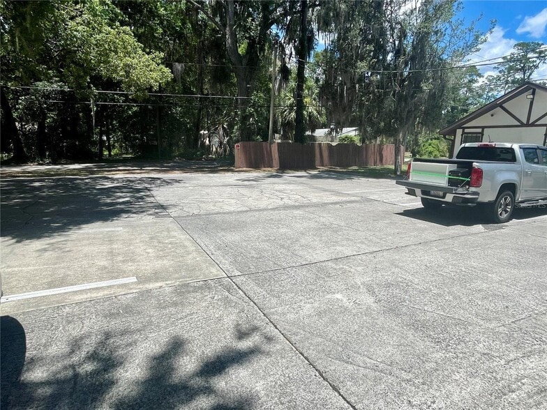 More Photos Of 914 NW 13th St, Gainesville Medical For Sale