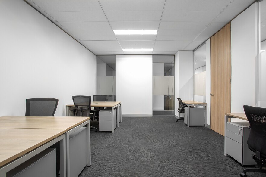 More Photos Of 12600 N Featherwood Dr, Houston Coworking Space