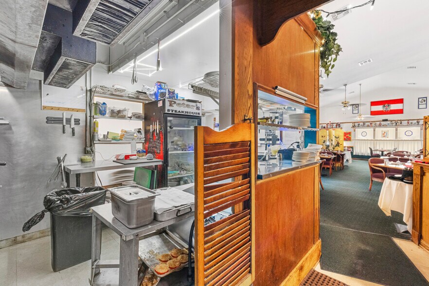 More Photos Of 3200 NE Maple Ave, Jensen Beach Restaurant For Lease