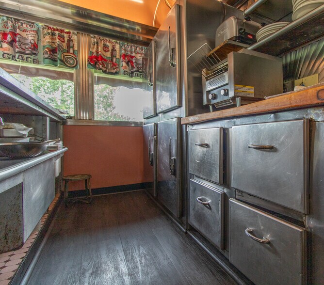 More Photos Of 585 US Route 5, Coventry Specialty For Sale