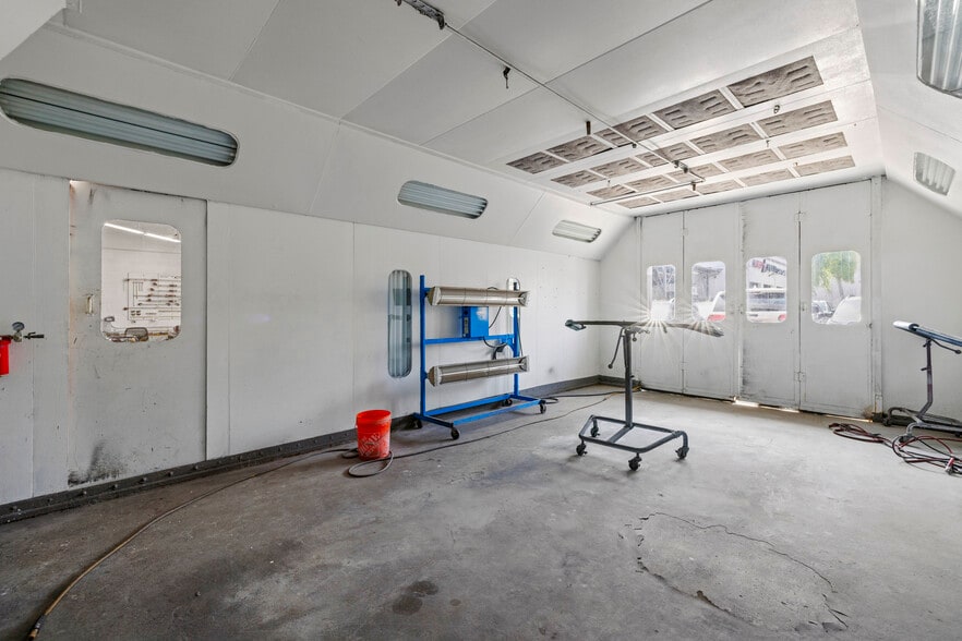 More Photos Of 188 N Daisy Ave, Pasadena Auto Repair For Sale