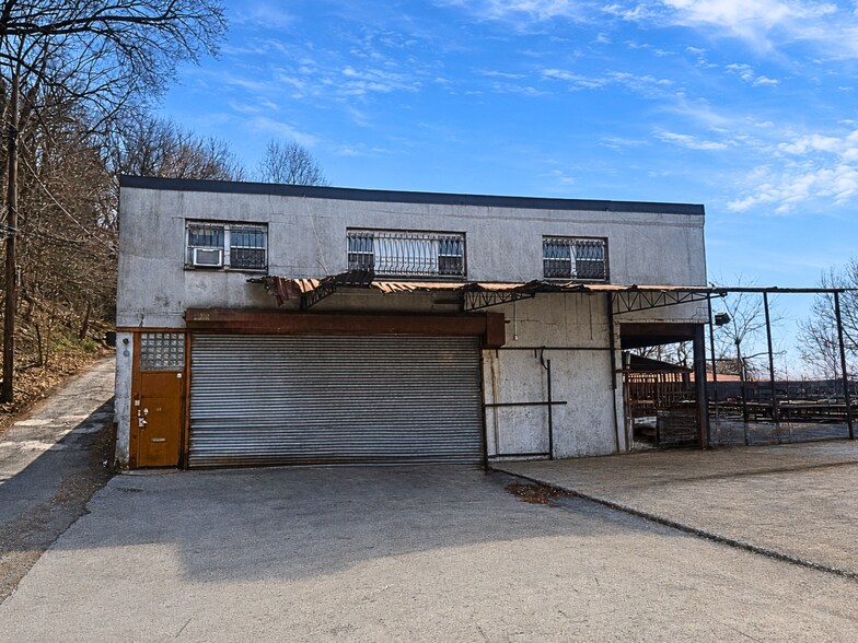 Primary Photo Of 229 S Waverly St, Yonkers Manufacturing For Sale