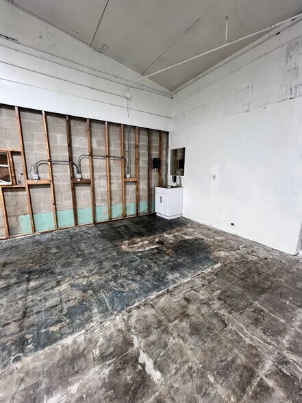 More Photos Of 4059 5th Ave N, Saint Petersburg Convenience Store For Lease