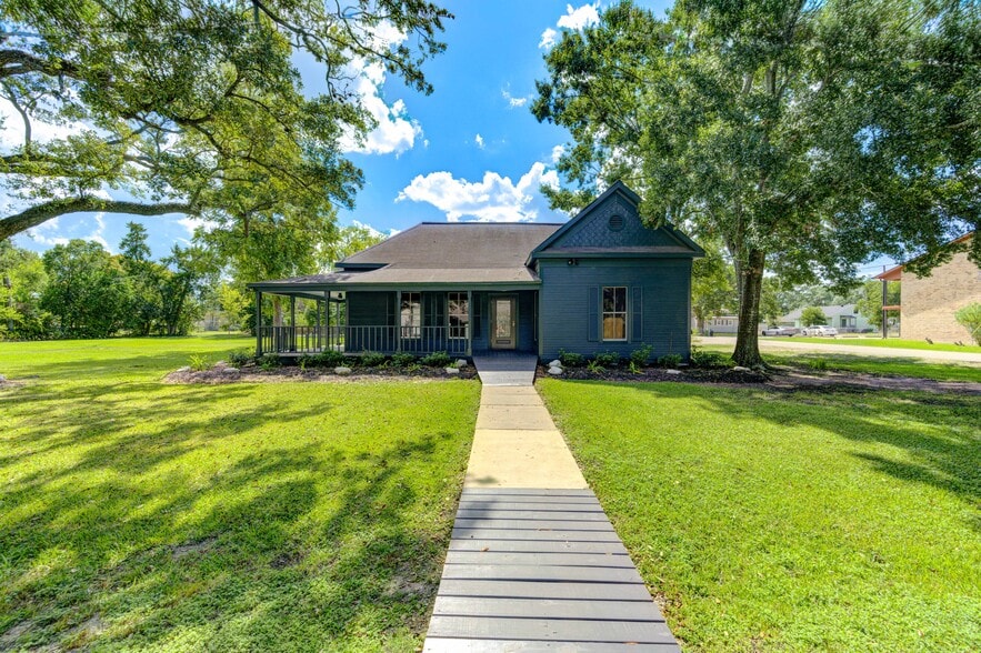 Primary Photo Of 602 E Myrtle St, Angleton Office Residential For Sale