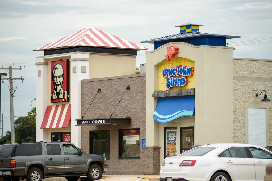 More Photos Of 1513 Highway 169 N, Algona Fast Food For Lease