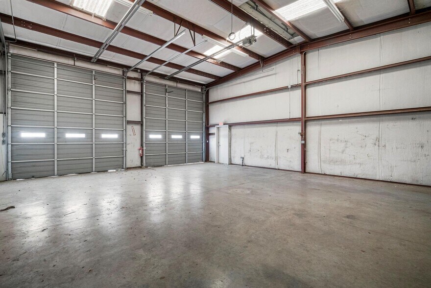 More Photos Of 240 Exchange St, Burleson Auto Dealership For Sale