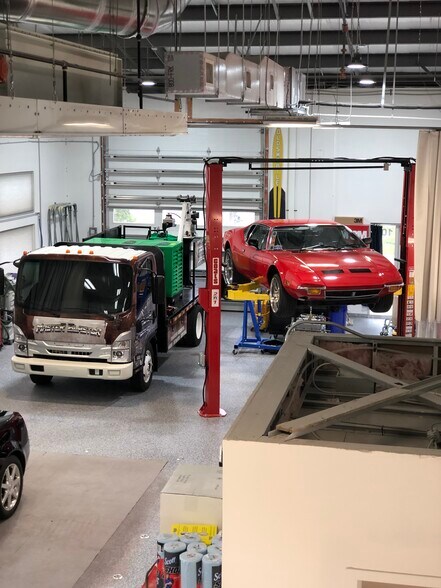 More Photos Of 3939 Tollhouse Dr, Naples Warehouse For Lease