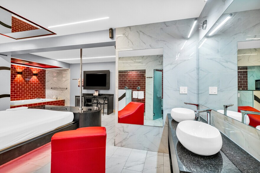 More Photos Of 841 N Krome Ave, Homestead Hotel For Sale