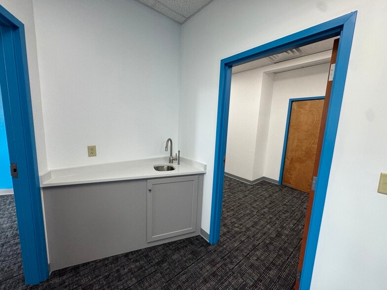 More Photos Of 959 N Main St, Providence Office For Lease