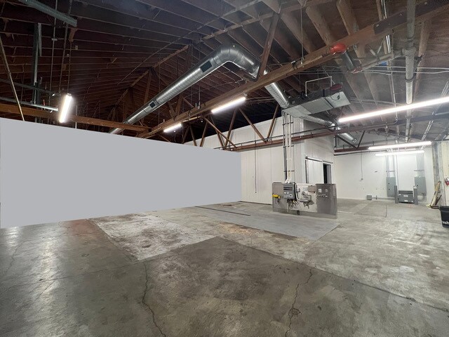 More Photos Of 100 NE Farragut St, Portland Light Manufacturing For Lease