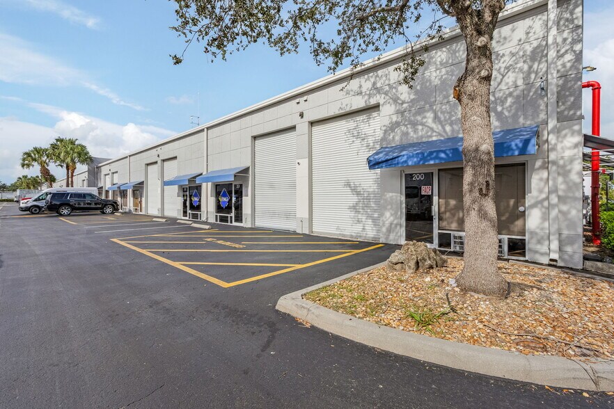 More Photos Of 4110 Enterprise Ave, Naples Unknown For Lease