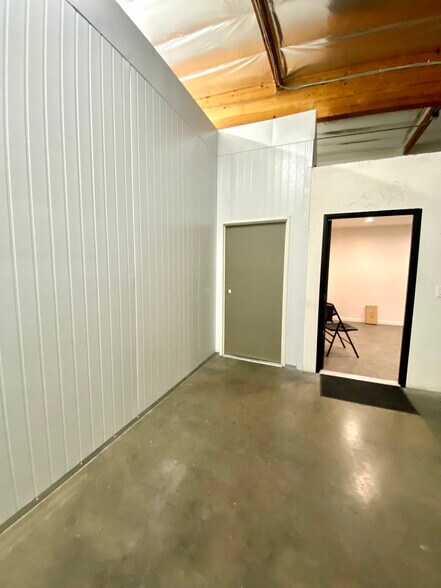 More Photos Of 11174-11178 Penrose St, Sun Valley Warehouse For Lease