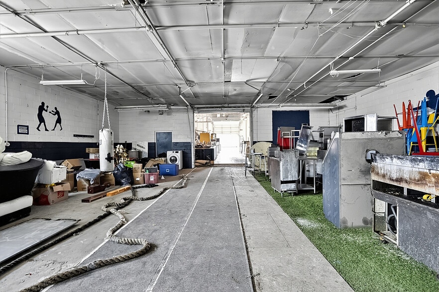 More Photos Of 12925 Auburn St, Detroit Warehouse For Sale