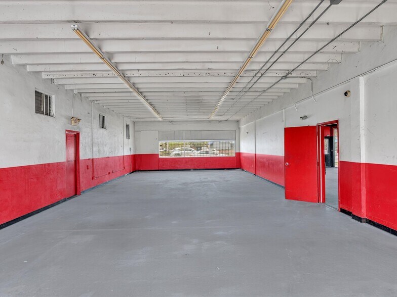 More Photos Of 2731 Broward Blvd, Fort Lauderdale Freestanding For Lease