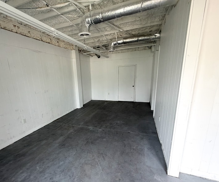 More Photos Of 10 Hoss Dr, Savannah Warehouse For Lease