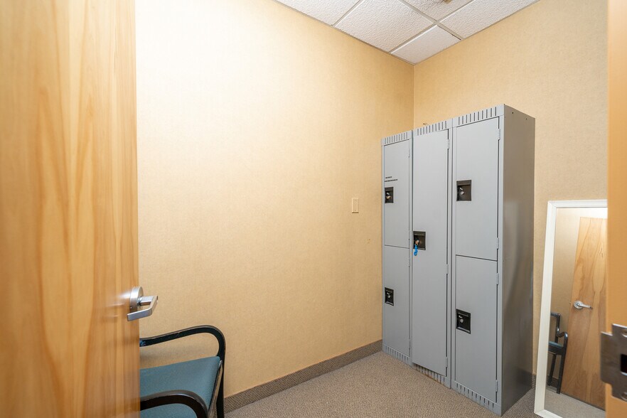 More Photos Of 2 Forest Ave, Paramus Medical For Lease