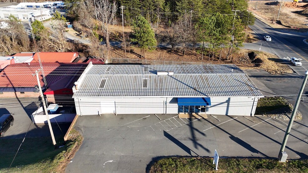 More Photos Of 2304 N Chester St, Gastonia Warehouse For Lease