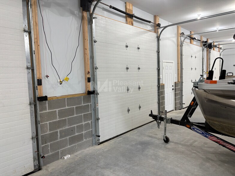 More Photos Of 1627 Krumroy Rd, Akron General Retail For Sale