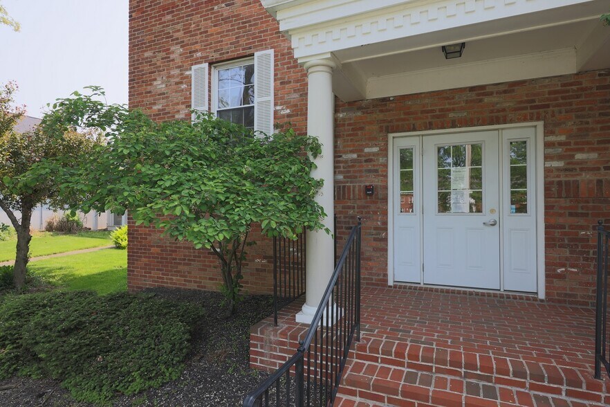 More Photos Of 5830 N High St, Worthington Office For Lease
