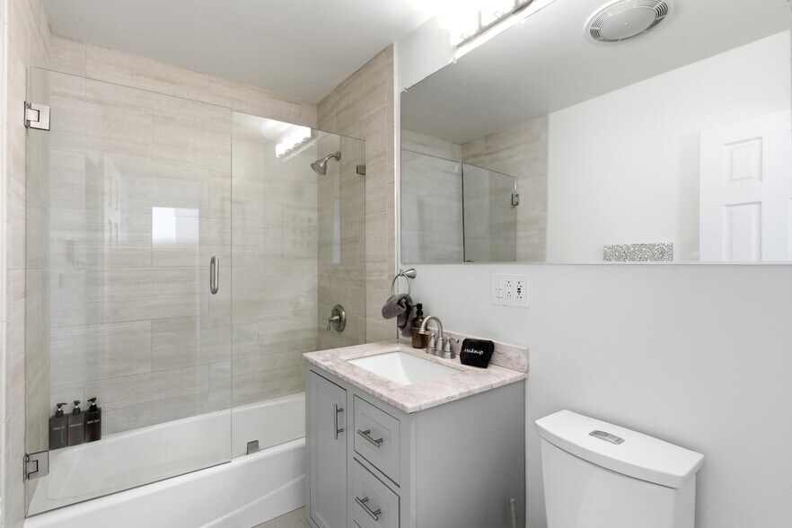 More Photos Of 1544 Chalcedony St, San Diego Apartments For Sale