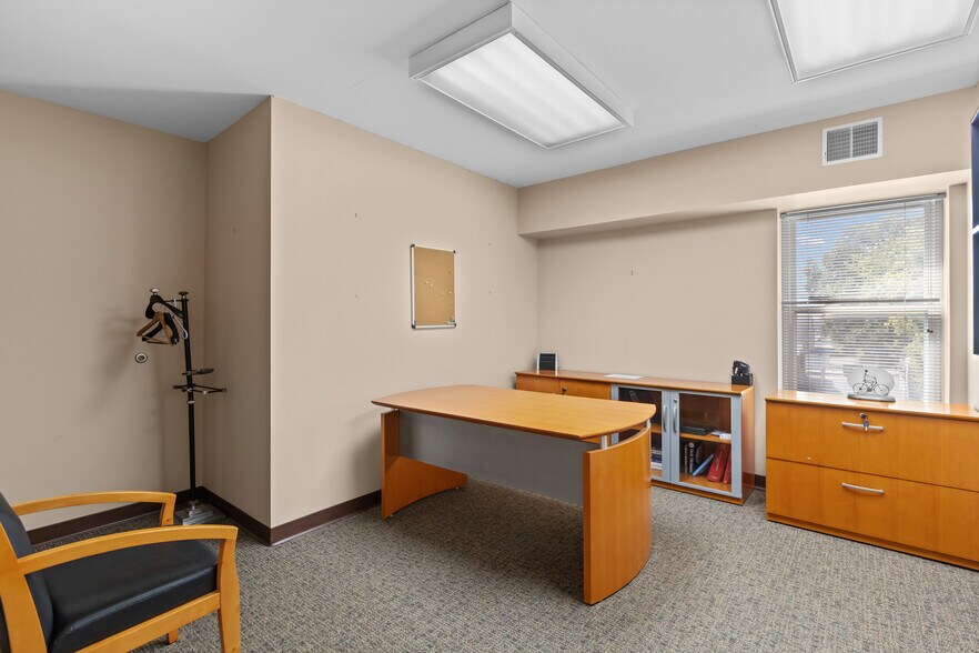 More Photos Of 10131-10137 West Florissant Ave, Saint Louis Office For Sale