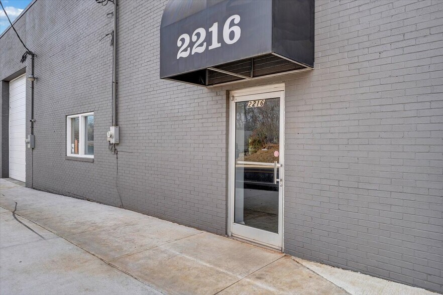 More Photos Of 2214-2216 Patterson Ave, Roanoke Showroom For Sale